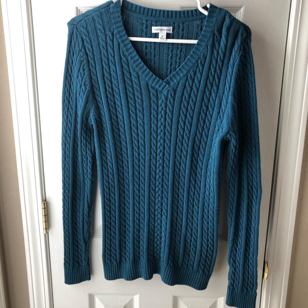 Women’s Cable Knit V-neck sweater